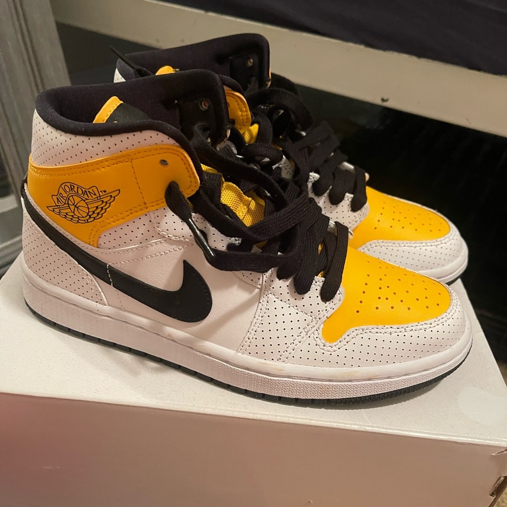 Air jordan 1s mid
